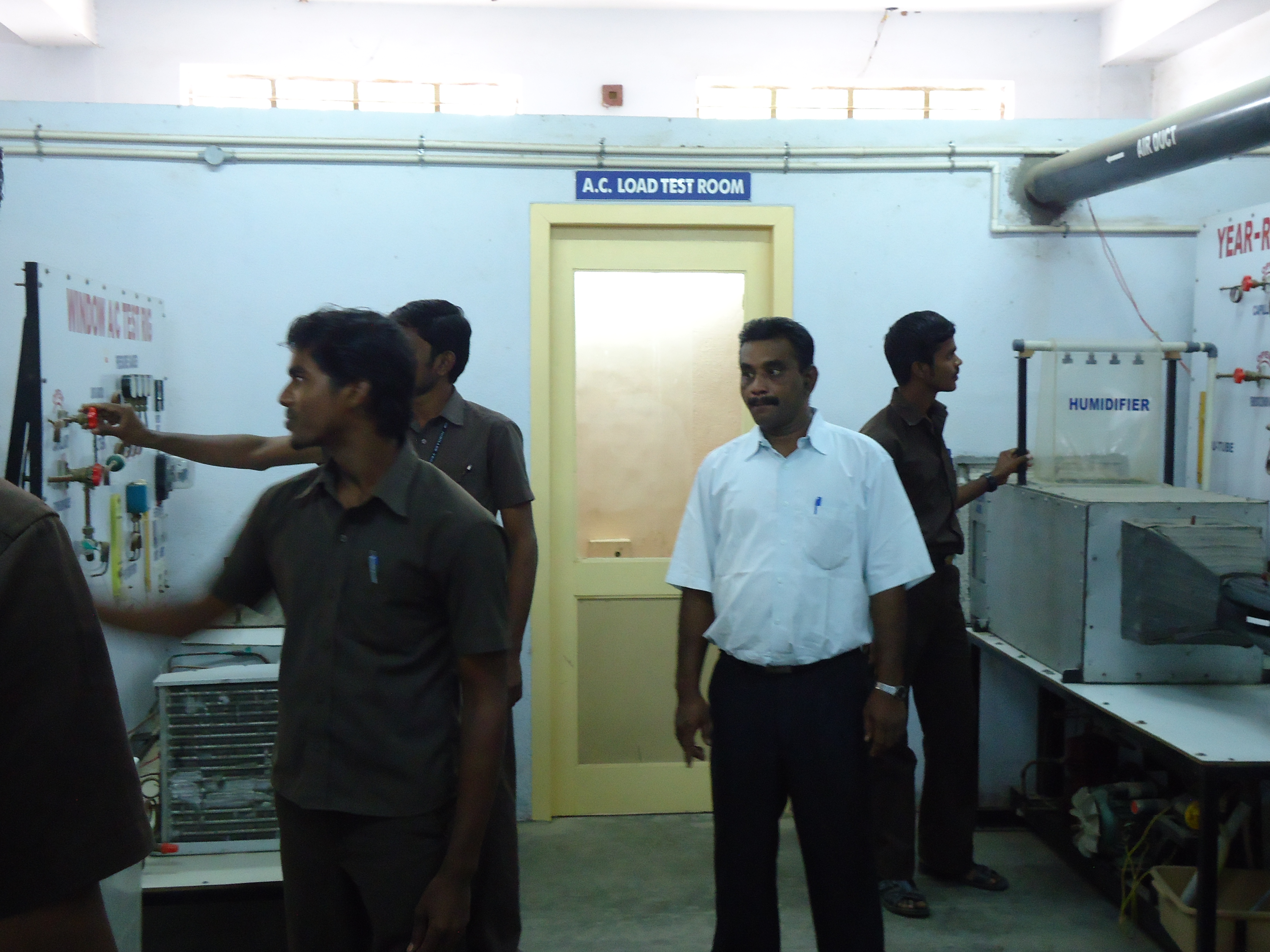 Refrigiration and Air Conditioning Lab Image 3